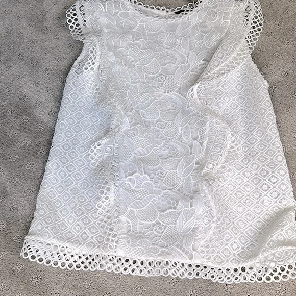 NWT WHBM RUFFLE AND LACE SLEEVELESS TOP - Size 4 - Picture 6 of 9